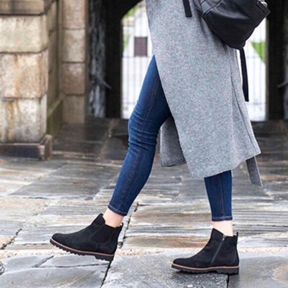 Earthies 7 Madrid Black Suede Chelsea Zip Boot - Picture 1 of 8